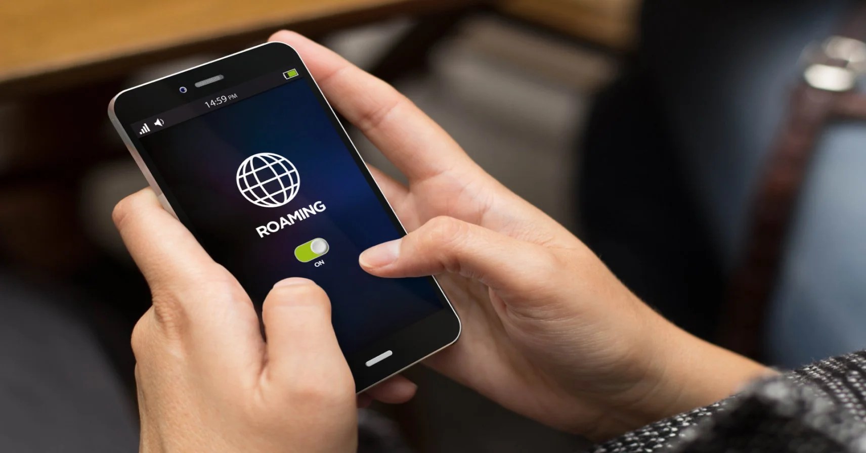 What Is Cellular Roaming and How To Avoid When Traveling